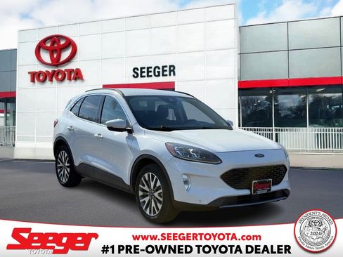 Used 2020 Ford Escape Titanium image 1