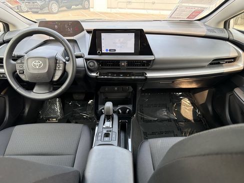 Used 2025 Toyota Prius LE FWD image 13