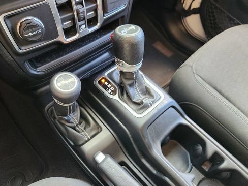 Used 2020 Jeep Wrangler Unlimited Sahara AWD/4WD image 21