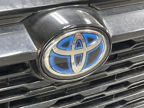 Used 2023 Toyota RAV4 SE w/ Convenience Package AWD/4WD image 5