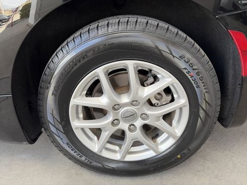 Used 2024 Chrysler Pacifica Touring-L image 21