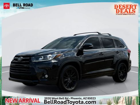 Used 2018 Toyota Highlander SE FWD image 1