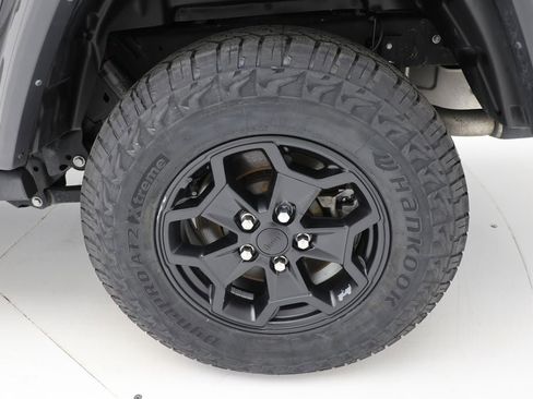 Used 2022 Jeep Gladiator Sport AWD/4WD image 9