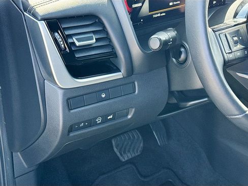 Certified 2024 Nissan Rogue SL FWD image 12