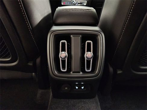 Used 2025 Volvo XC40 B5 Core image 30