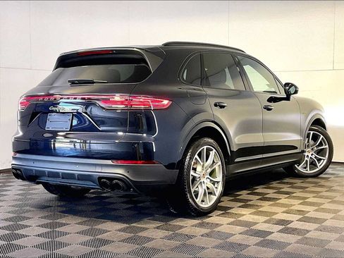 Used 2023 Porsche Cayenne AWD/4WD image 7
