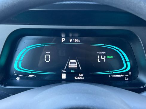 Used 2025 Hyundai Elantra Blue image 27