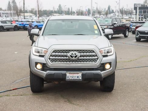 Used 2017 Toyota Tacoma SR5 image 6