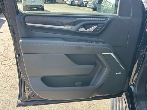 Used 2021 GMC Yukon Denali w/ Denali Premium Package AWD/4WD image 11