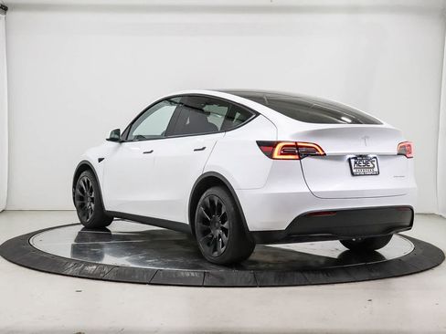 Used 2023 Tesla Model Y Long Range AWD/4WD image 2