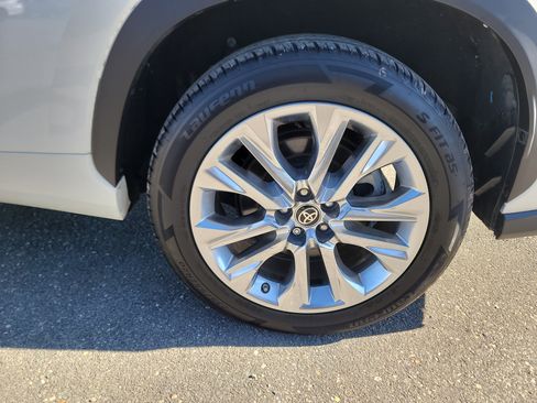 Used 2021 Toyota Highlander Limited image 12