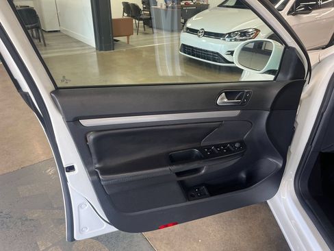 Used 2010 Volkswagen Jetta Limited Edition FWD image 32