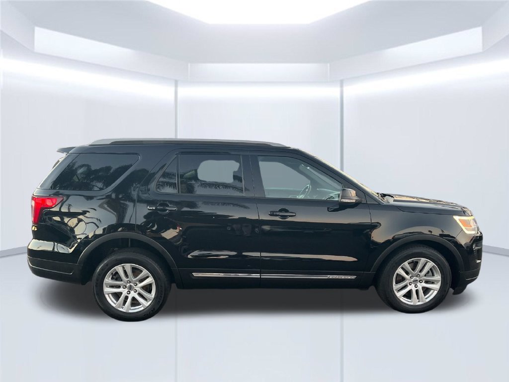 Used 2018 Ford Explorer XLT w/ Equipment Group 202A AWD/4WD image 6