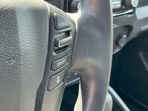 Used 2023 Nissan Frontier SV w/ Technology Package image 18