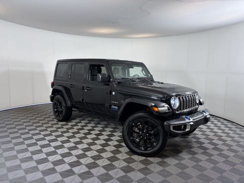 Used 2024 Jeep Wrangler Unlimited Sahara AWD/4WD image 1