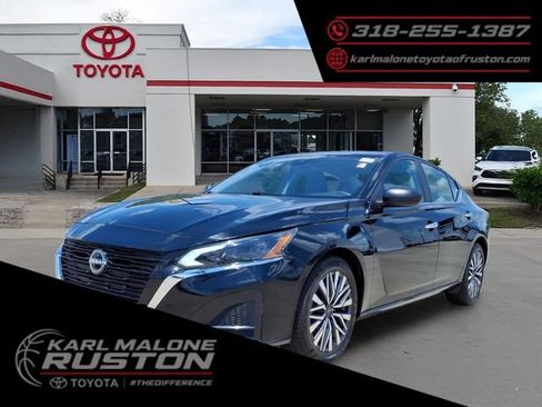 Used 2025 Nissan Altima 2.5 SV FWD image 1