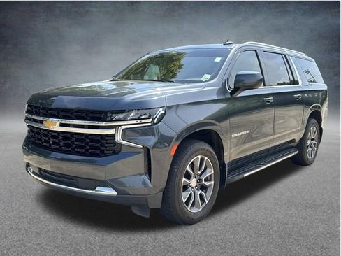 Used 2021 Chevrolet Suburban LS RWD image 3