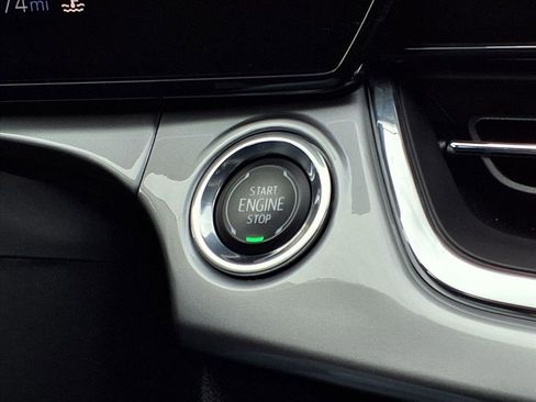 Used 2025 Chevrolet Trax LT w/ LT Convenience Package image 10