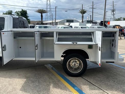 New 2025 Ford F550 4x4 SuperCab Super Duty image 12