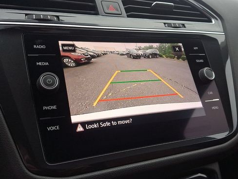 Used 2019 Volkswagen Tiguan SE AWD/4WD image 18