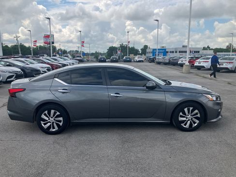 Used 2020 Nissan Altima 2.5 S FWD image 8