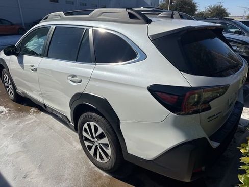 Used 2025 Subaru Outback Premium image 4