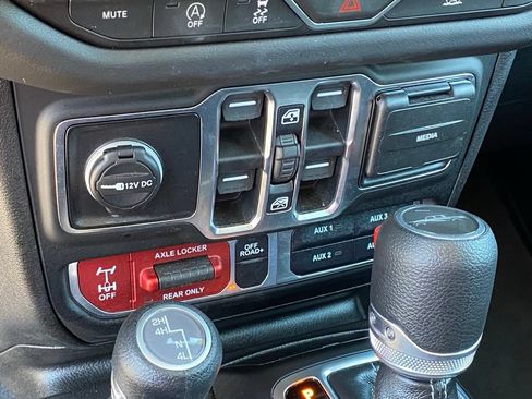 Used 2026 Jeep Gladiator Mojave AWD/4WD image 19