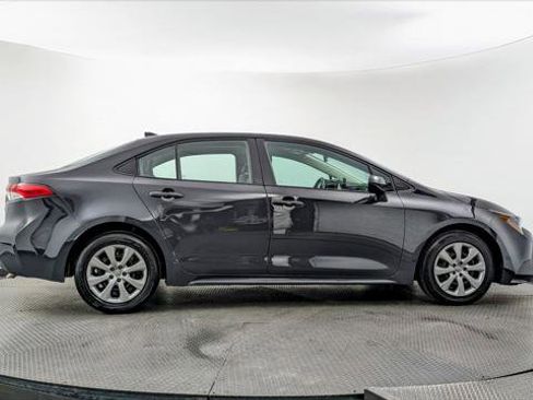 Used 2025 Toyota Corolla LE FWD image 9