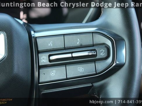 Used 2023 GMC Canyon AT4 w/ AT4 Premium Package image 18