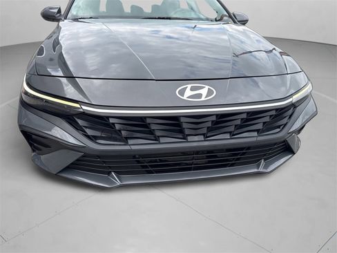 Used 2024 Hyundai Elantra Blue image 34
