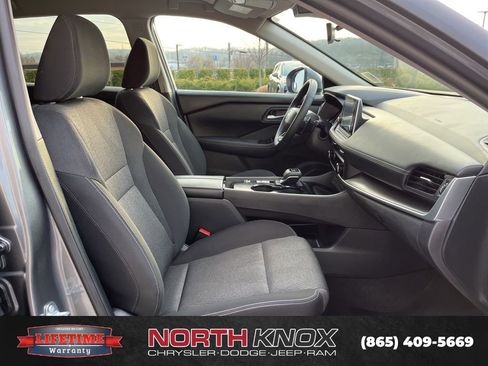 Used 2025 Nissan Rogue SV image 24