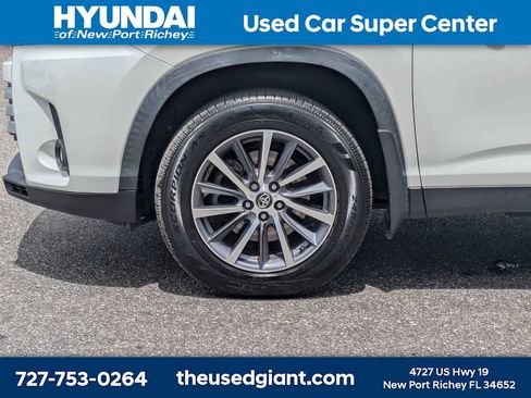 Used 2019 Toyota Highlander XLE AWD/4WD image 10