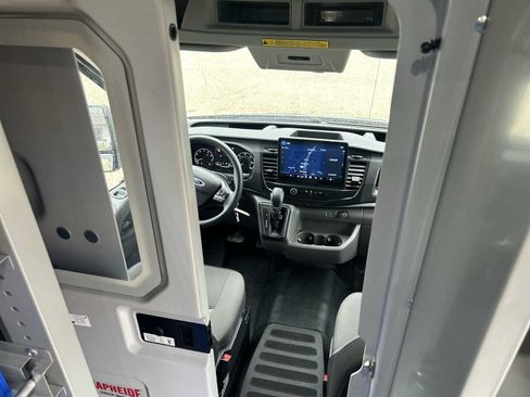 Used 2024 Ford Transit 250 148 High Roof Extended RWD image 20