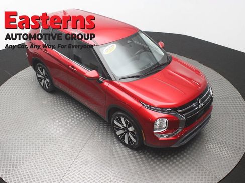 Used 2025 Mitsubishi Outlander SE FWD image 3