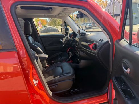 Used 2016 Jeep Renegade Trailhawk w/ Premium Trailhawk Package image 29