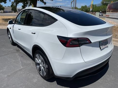 Used 2023 Tesla Model Y Long Range AWD/4WD image 28