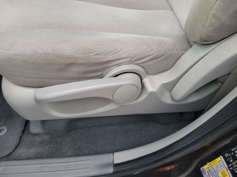 Used 2012 Kia Sedona LX FWD image 20