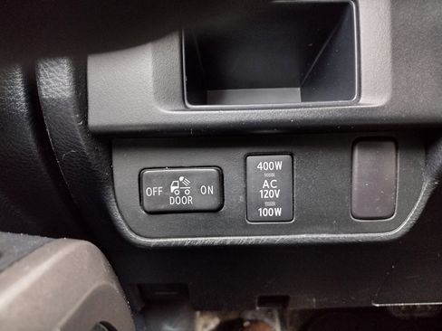 Used 2017 Toyota Tacoma SR5 image 19