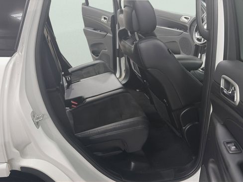 Used 2022 Jeep Grand Cherokee Laredo X image 13