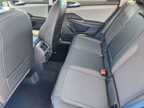 Used 2024 Volkswagen Taos SE image 18