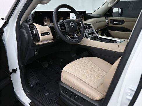 Used 2025 Nissan Armada Platinum Reserve image 2