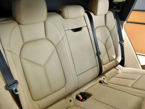 Used 2023 Porsche Macan Base image 24