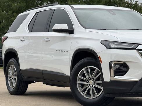 Used 2023 Chevrolet Traverse LT FWD image 3