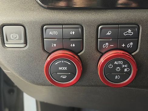 Used 2023 Chevrolet Silverado 1500 ZR2 w/ Technology Package image 24