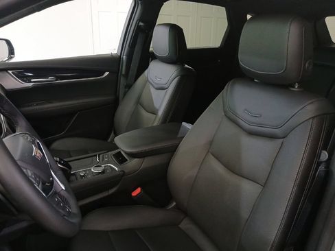 Certified 2025 Cadillac XT5 Premium Luxury w/ Technology Package AWD/4WD image 16