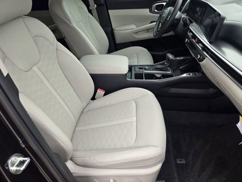 Certified 2025 Kia Sorento EX FWD image 12