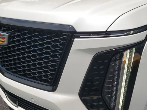 Certified 2025 Cadillac Escalade Sport Platinum AWD/4WD image 10