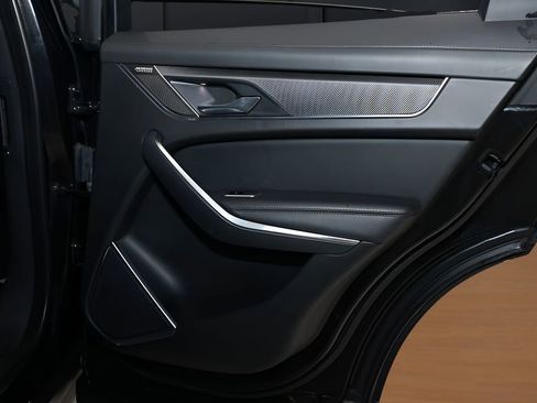 Used 2021 Jaguar F-PACE SVR image 20