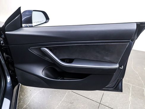 Used 2019 Tesla Model 3 Standard Range Plus image 23