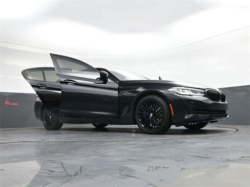 Used 2022 BMW 530i w/ Convenience Package image 35
